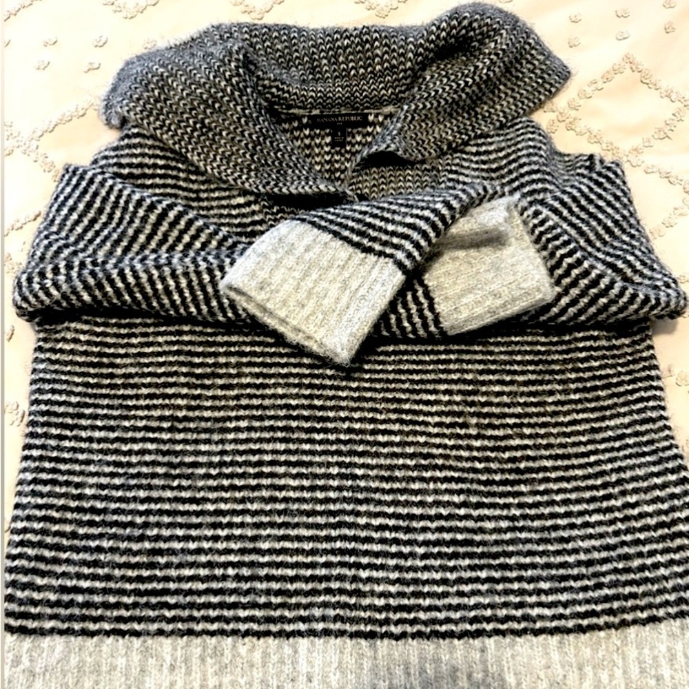 Banana Republic: Wool Alpaca blend sweater